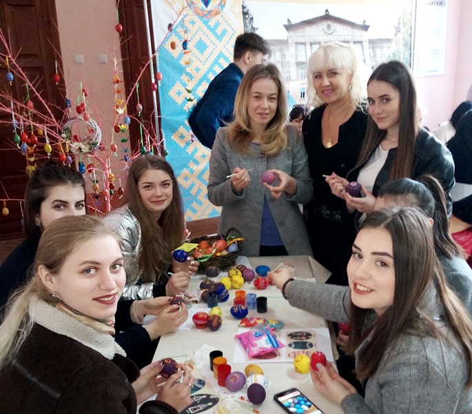 Майбутні психологи на майстер-класі з етноарт-терапії